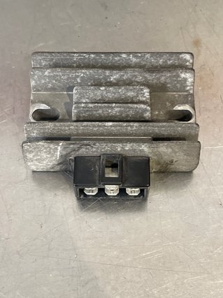 Regulador de voltaje Piaggio X8 200