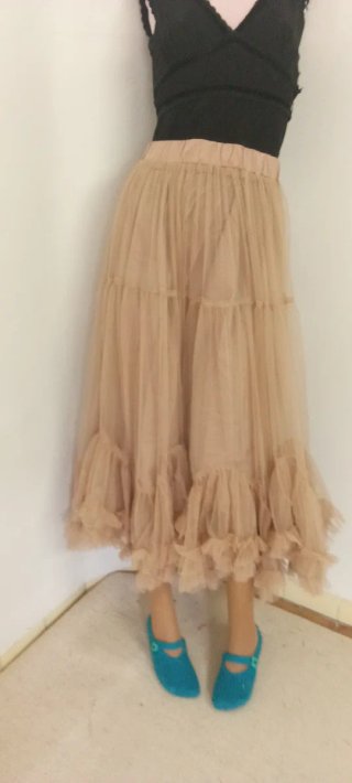 Falda larga de tul beige