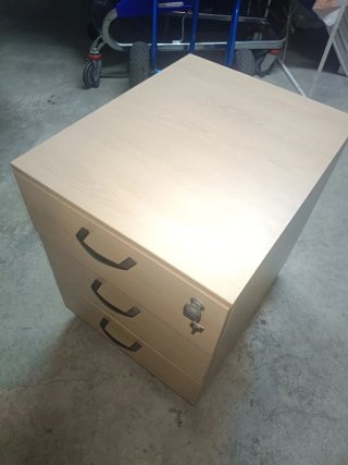 Cajonera de oficina con 3 cajones