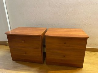 Mesillas robustas de madera