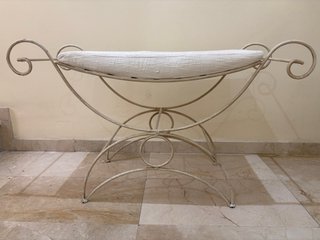 Banqueta de forja para dormitorio