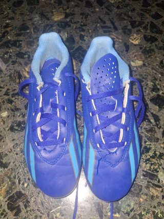 Zapatillas de fútbol azules para niños