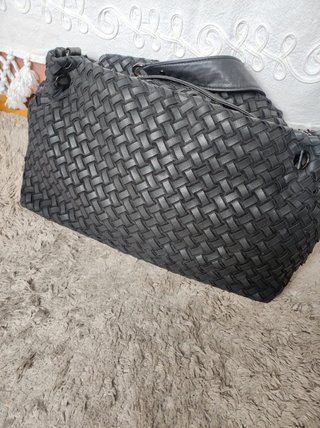 Bolso grande de hombro de piel sintética trenzada