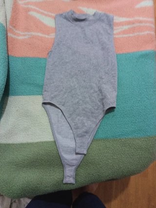 Body de niña gris