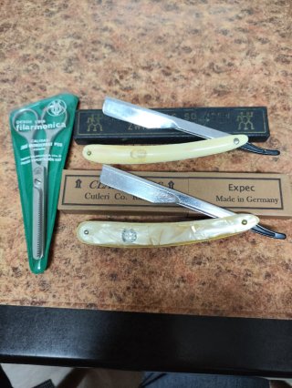 Set de 2 Navajas de Afeitar y Tijeras