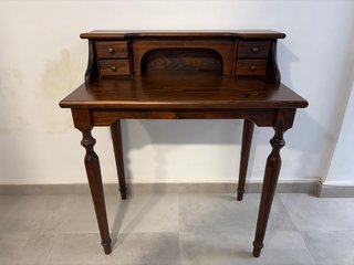 Escritorio Antiguo de Madera