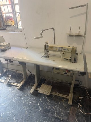Máquina de Coser Plana Brother corta hilos