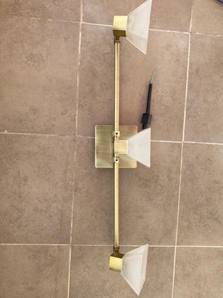Aplique de pared con 3 focos orientables