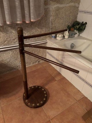 Toallero de pie vintage de madera