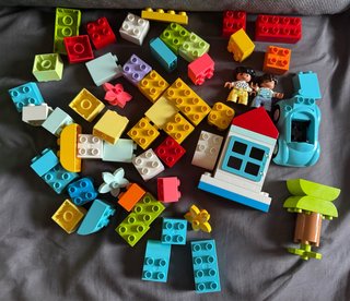 Lote LEGO DUPLO con casa, coche y figuras