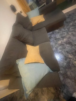 Sofá gris con Chaise Longue y Asientos Extraíbles