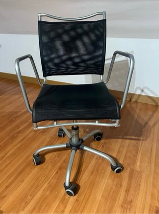 Silla de oficina con ruedas