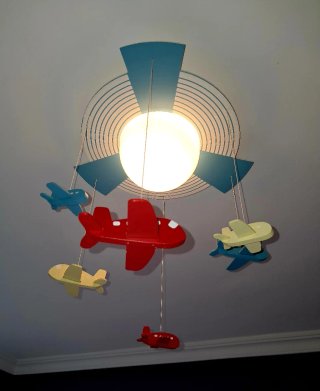 Lámpara de techo infantil con aviones