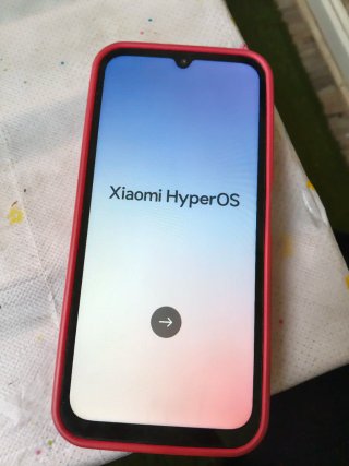 Móvil Xiaomi con funda roja