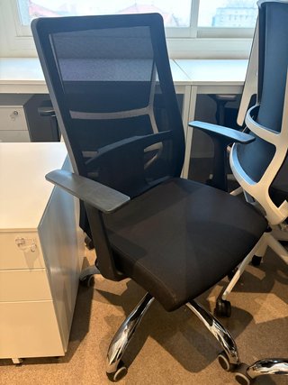 Silla Ergonómica de Oficina Negra
