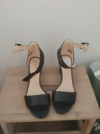 Sandalias de tacón Clarks negras