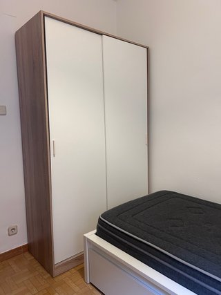 En venta: armario y cama + mesa de noche