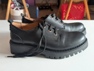 Zapatos de cordones negros Pikolinos