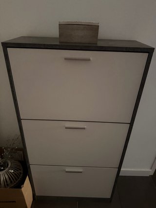 Zapatero de madera blanco y gris