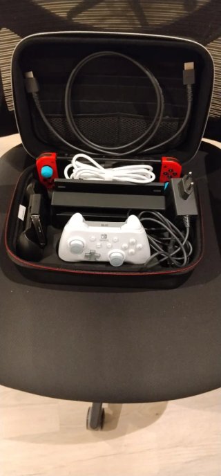 Nintendo Switch Roja y Negra