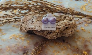 Pendientes de bola morado nacarado