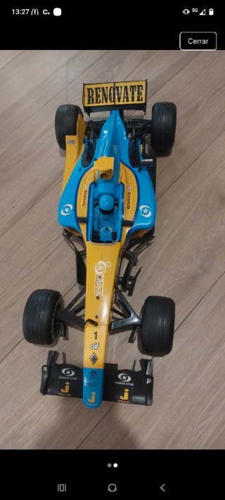 Coche de Fórmula 1 Renault a escala