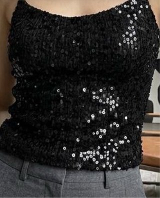 Camiseta de lentejuelas negra