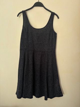 Vestido con estampado de topos