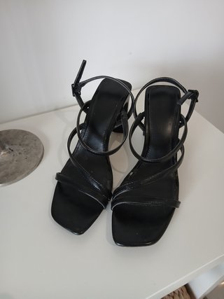 Sandalias Negras de Tacón