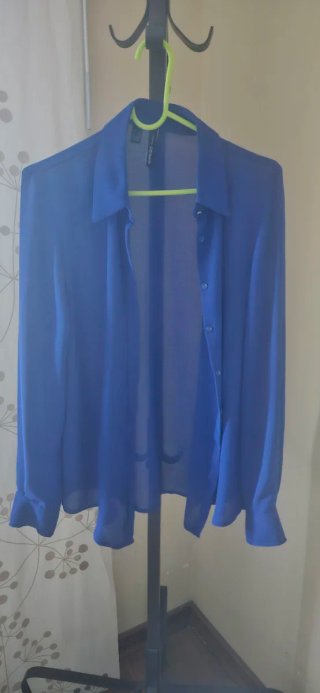 Camisa azul de mujer