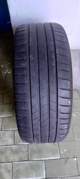 Neumático Bridgestone 215/45 R17