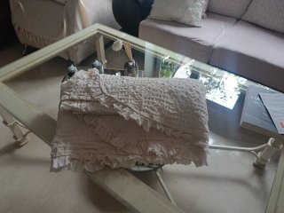Colcha Beige Zara con Volantes