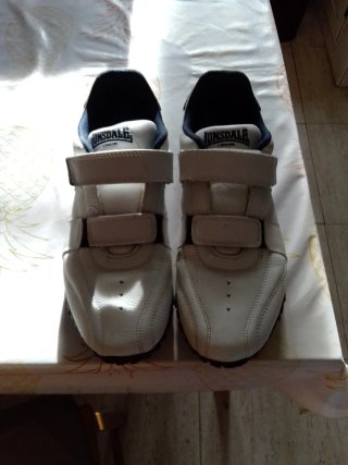 Zapatillas Lonsdale Blancas, sin cordones.