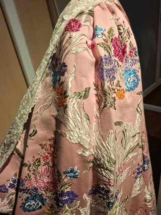 Falda de fallera bordada