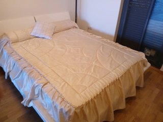 Cama King Size con Mesilla