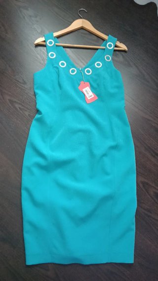 Vestido Turquesa con Detalles de Anillas