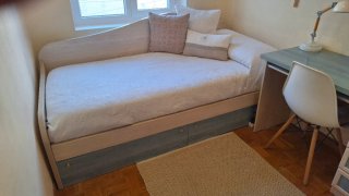 Habitación juvenil con cama nido, escritorio...