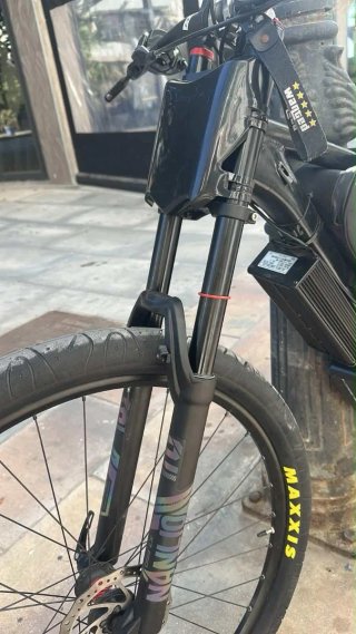 Bicicleta Eléctrica con Horquilla Manitou