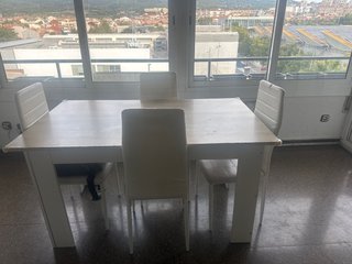Mesa de comedor con 4 sillas