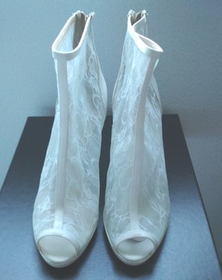 Botines encaje blanco Ángel Alarcón. Talla: 37
