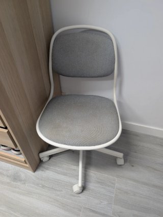 Silla de escritorio giratoria y regulable