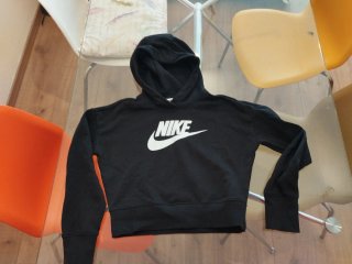 Sudadera corta negra con capucha Nike. T.137-146