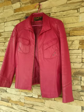 Cazadora de piel fucsia