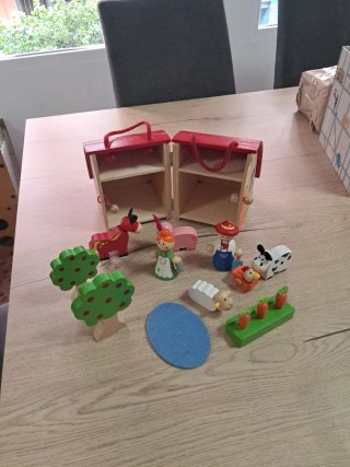 Granja de Madera con Figuras