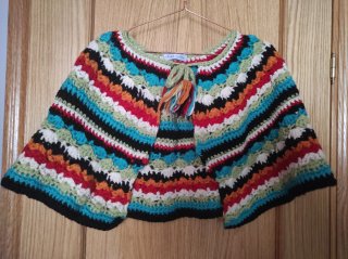 Poncho corto de crochet Zara