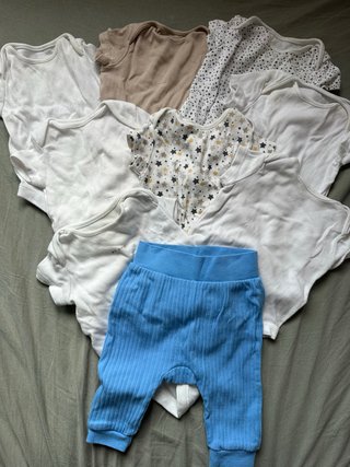 Lote de 8 body y pantalón para bebé
