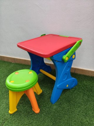 Mesa Pizarra Infantil con Taburete
