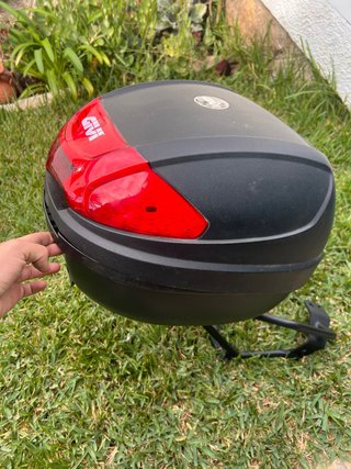 Baúl GIVI para moto con soporte