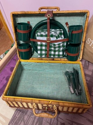 Cesta de Picnic Vintage con Menaje