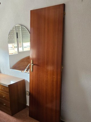 Puerta interior Sapeli 203 x 72 cm con manilla.